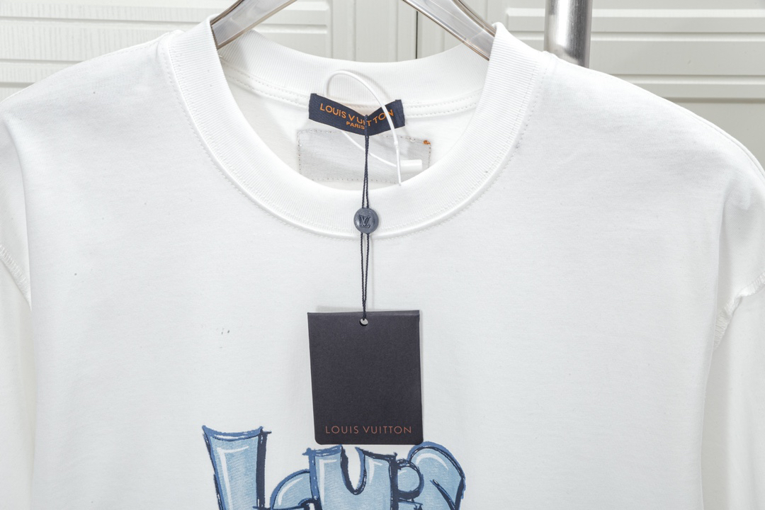LV clothing-109