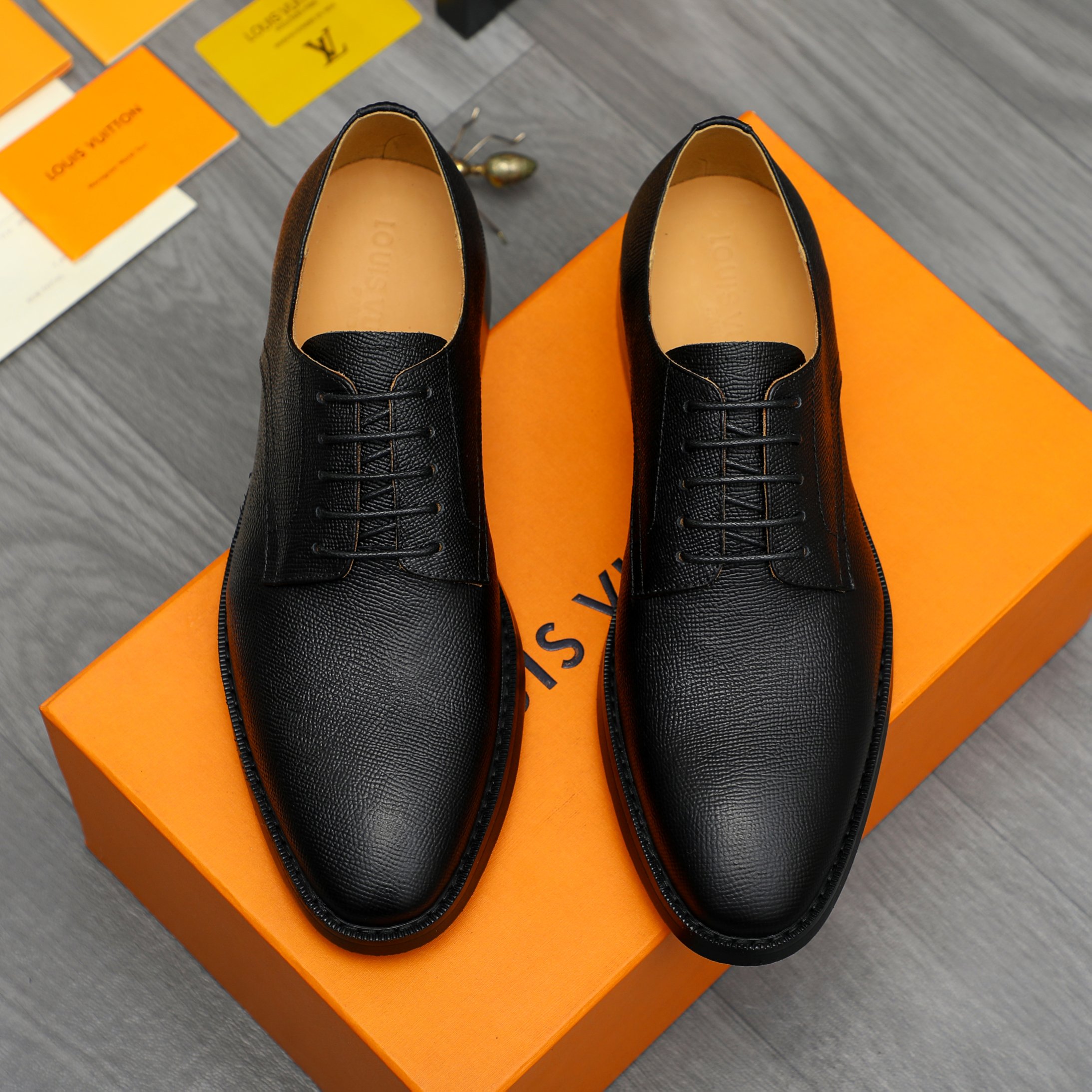 LV men's leather shoes-17