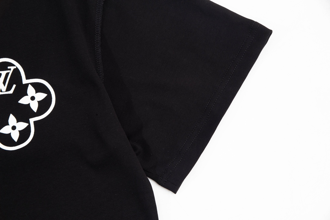 LV clothing-68