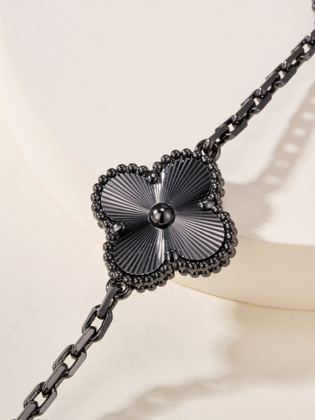 Van Cleef & Arpels Bracelet-17