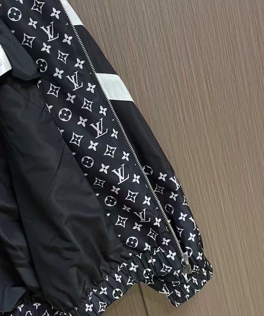 Gucci Clothing-332