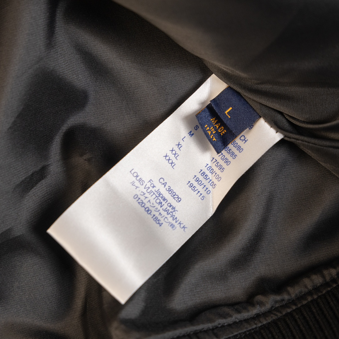 LV Clothing-311