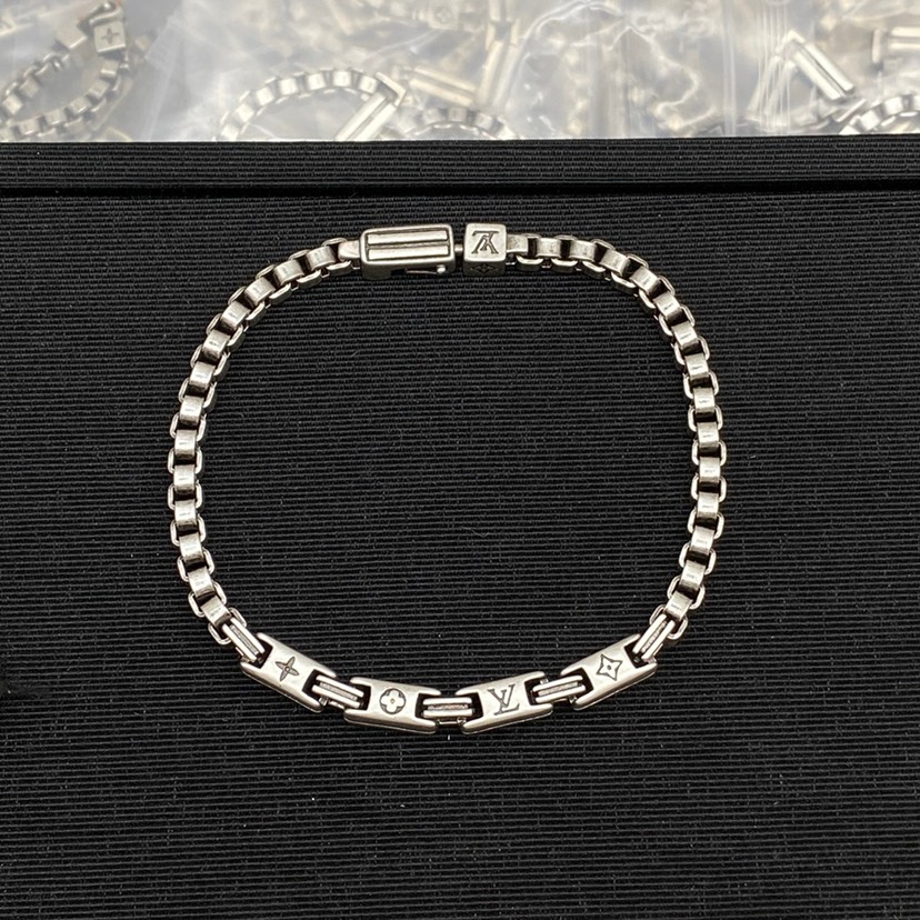 LV Bracelet-13
