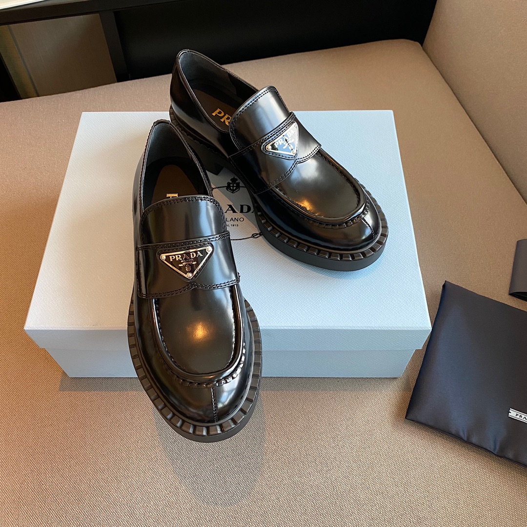 Prada women's leather shoes-17