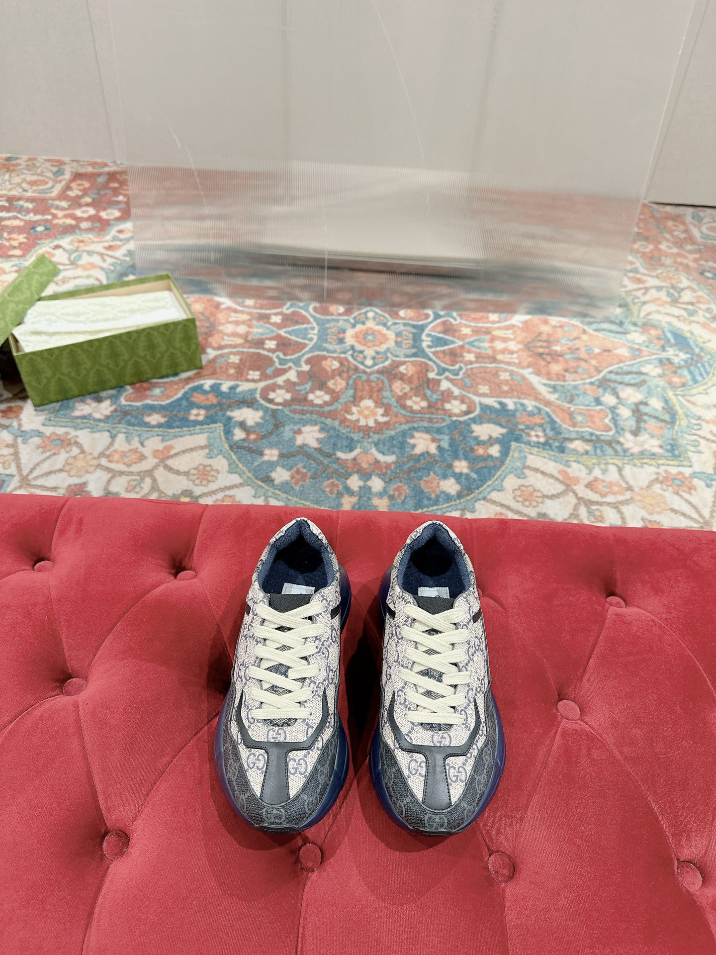 Gucci Sneakers-210