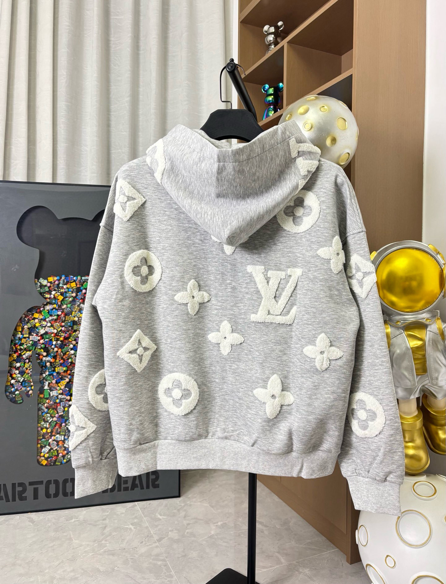 LV Clothing-302