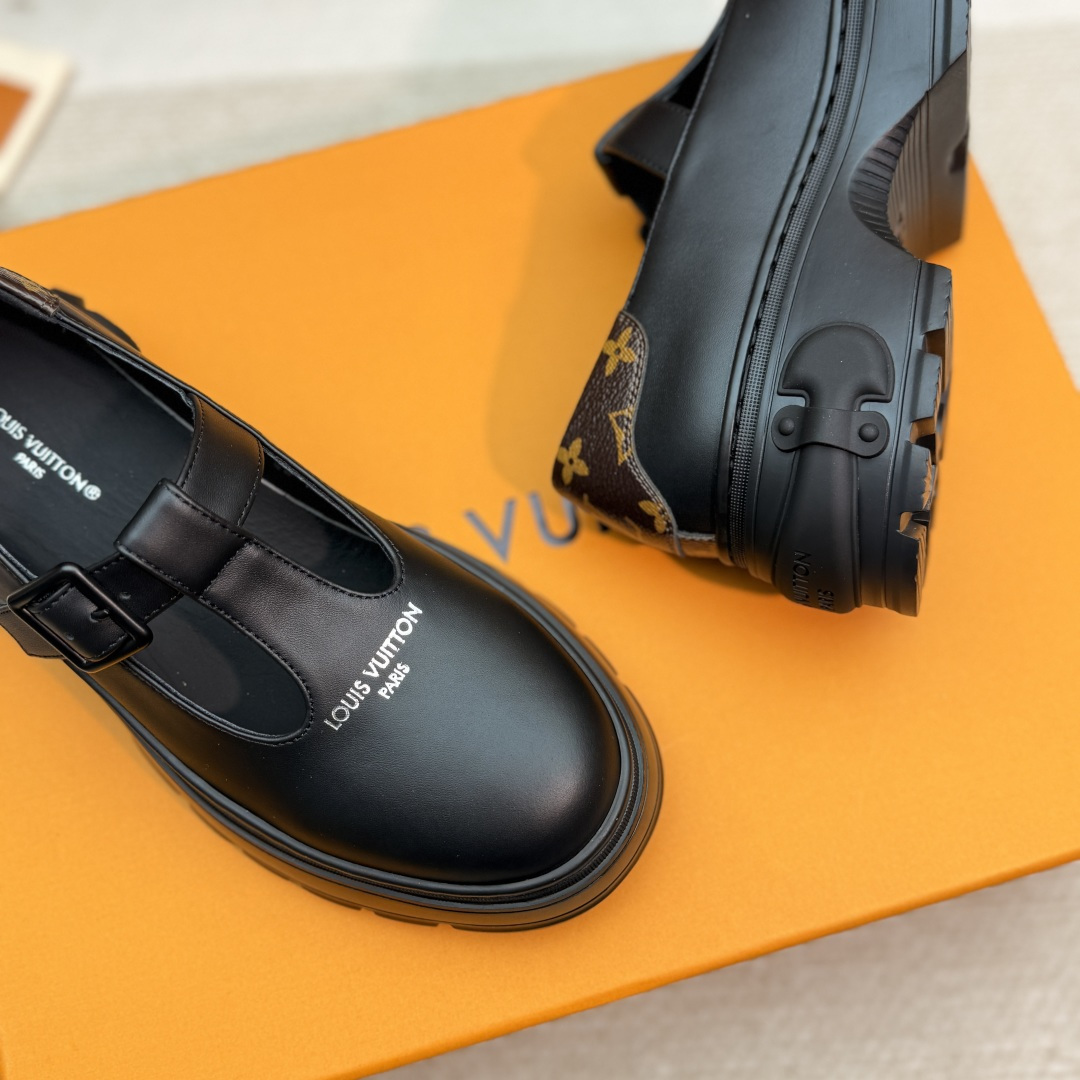 LV women's leather shoes-11