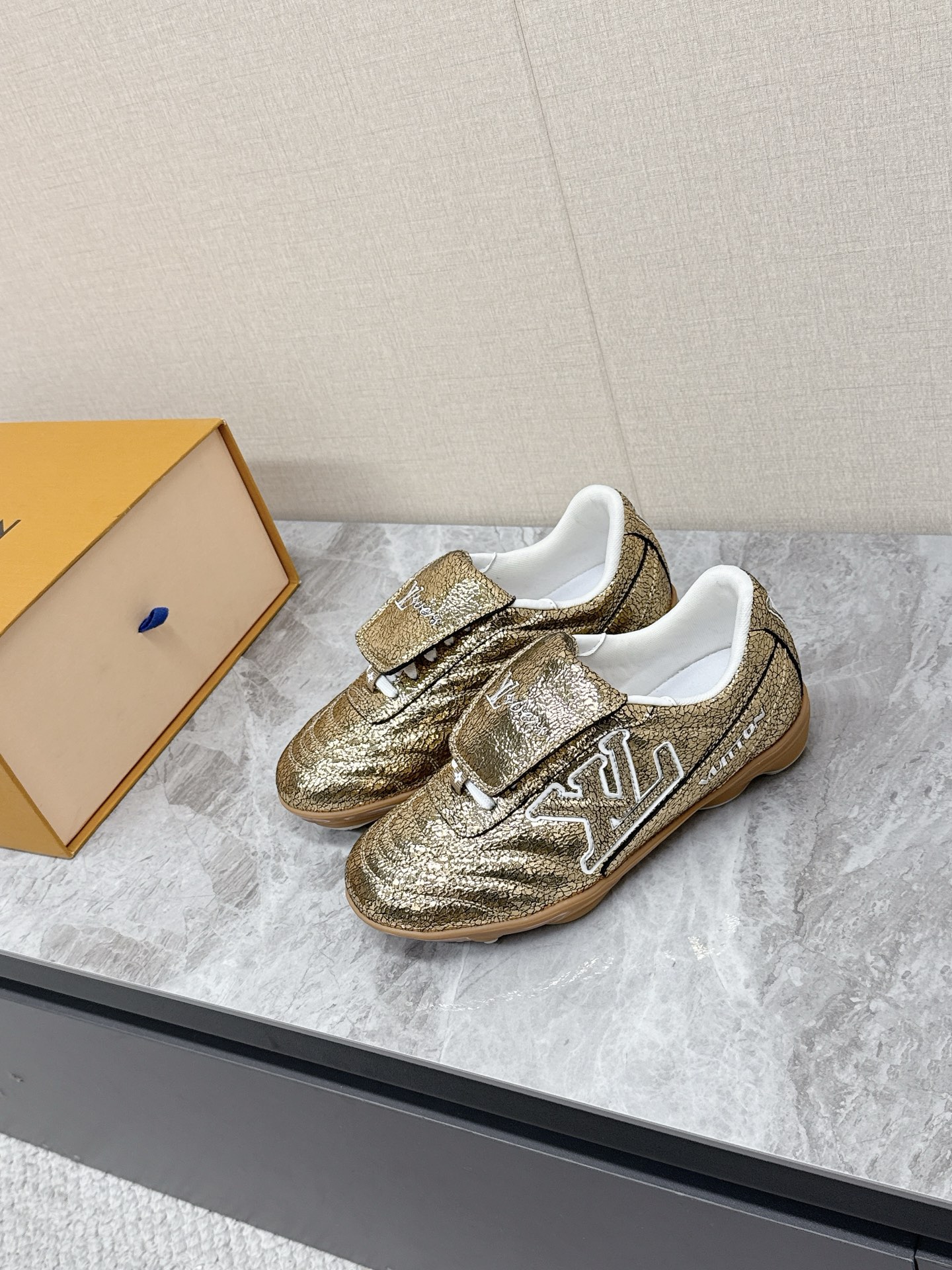 Lv Sneakers-237