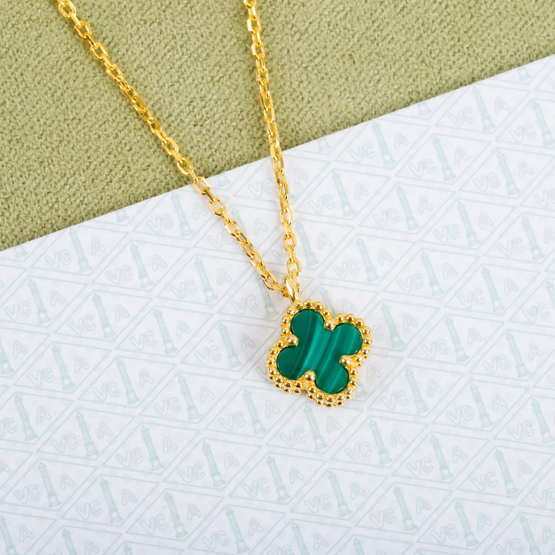 Van Cleef & Arpels necklace-130