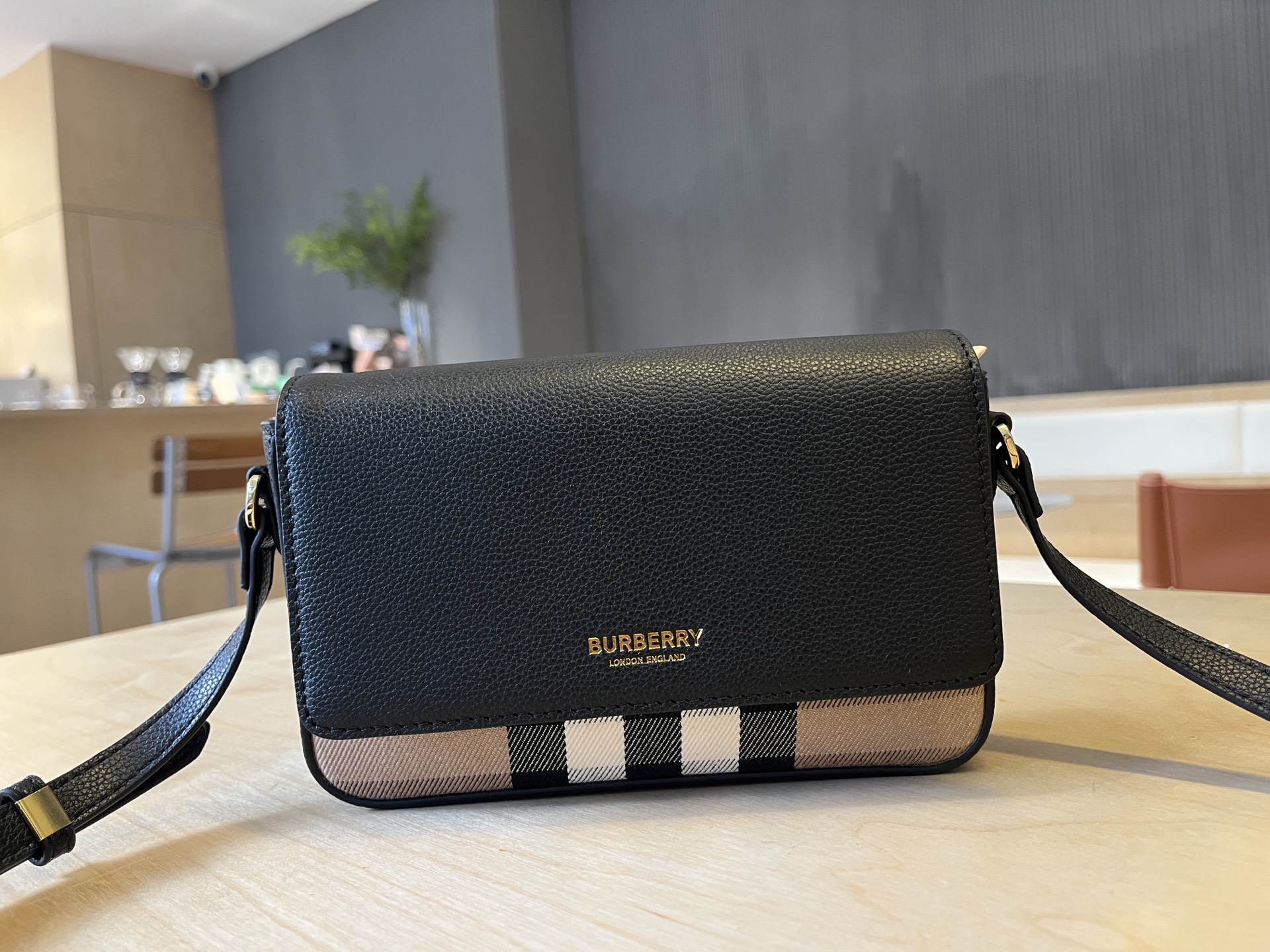 Burberry bag-135