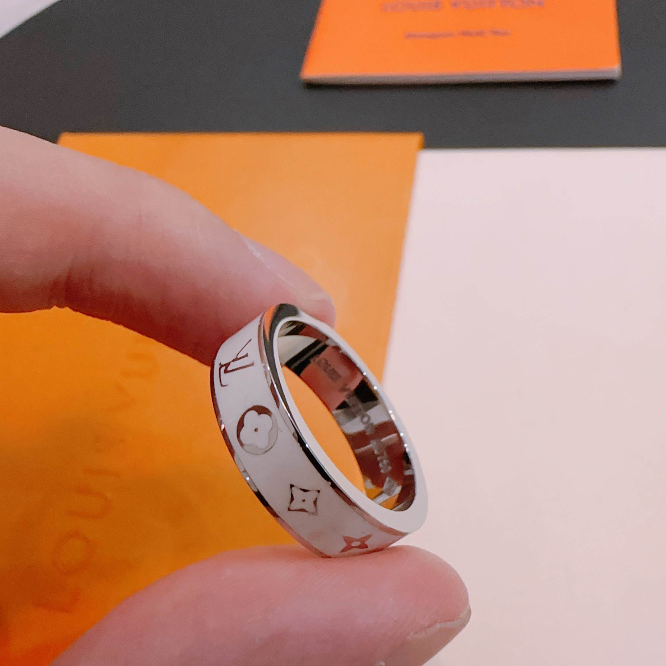 LV ring-63