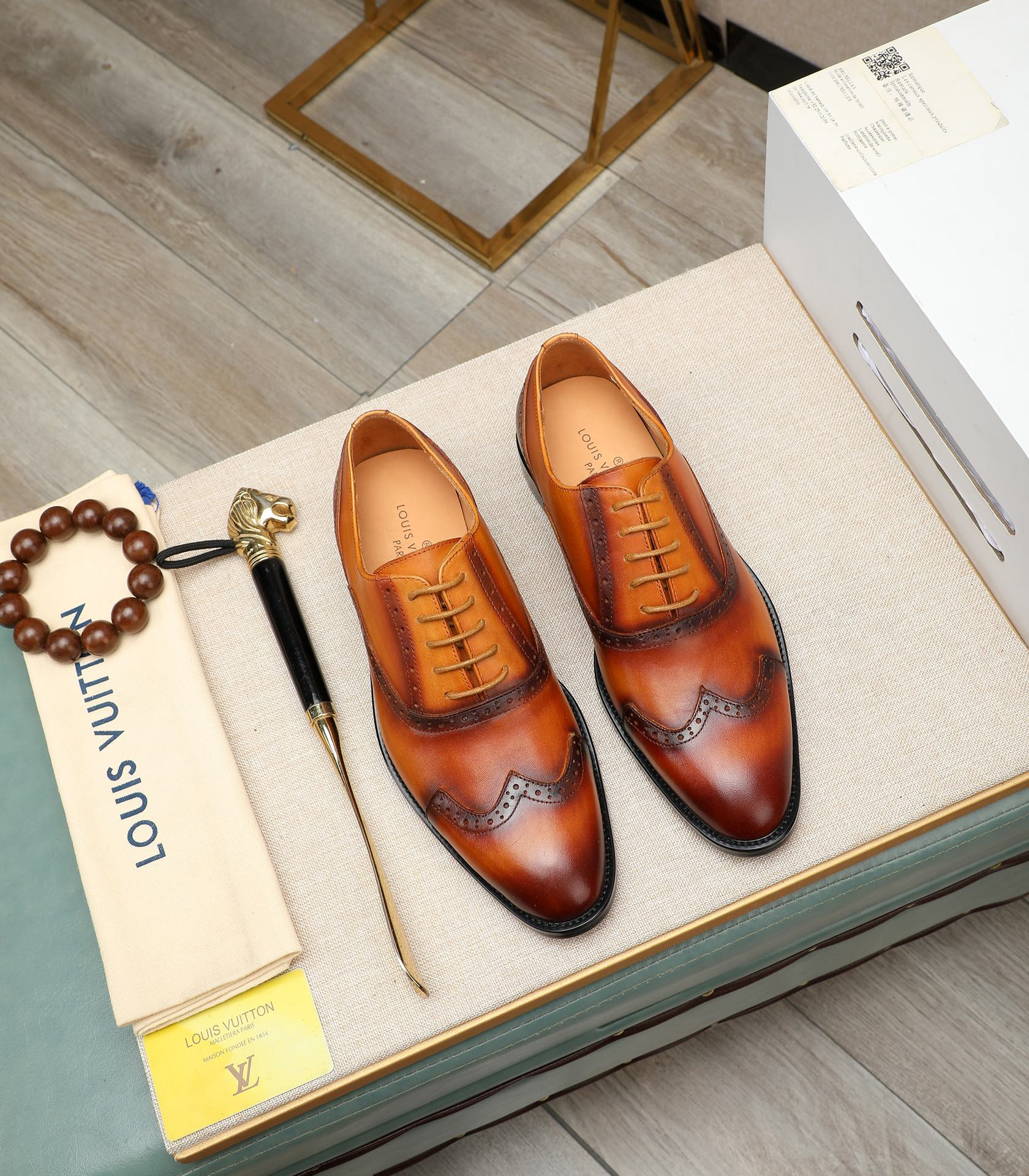 LV men's leather shoes-5