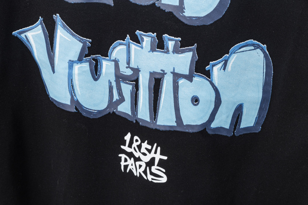 LV clothing-114