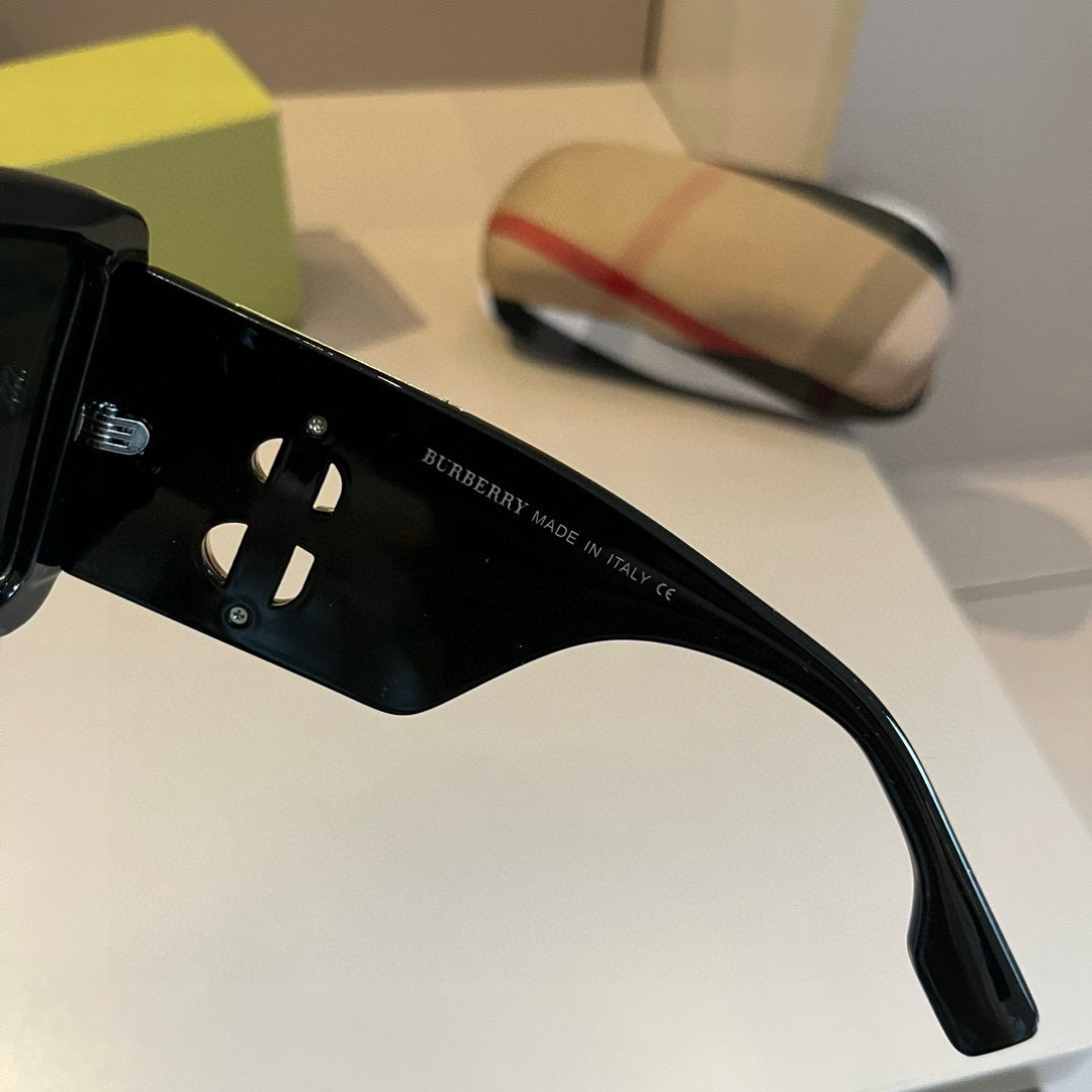 Burberry glasses-18