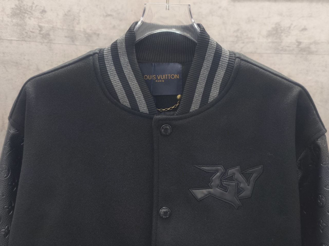 LV Clothing-291