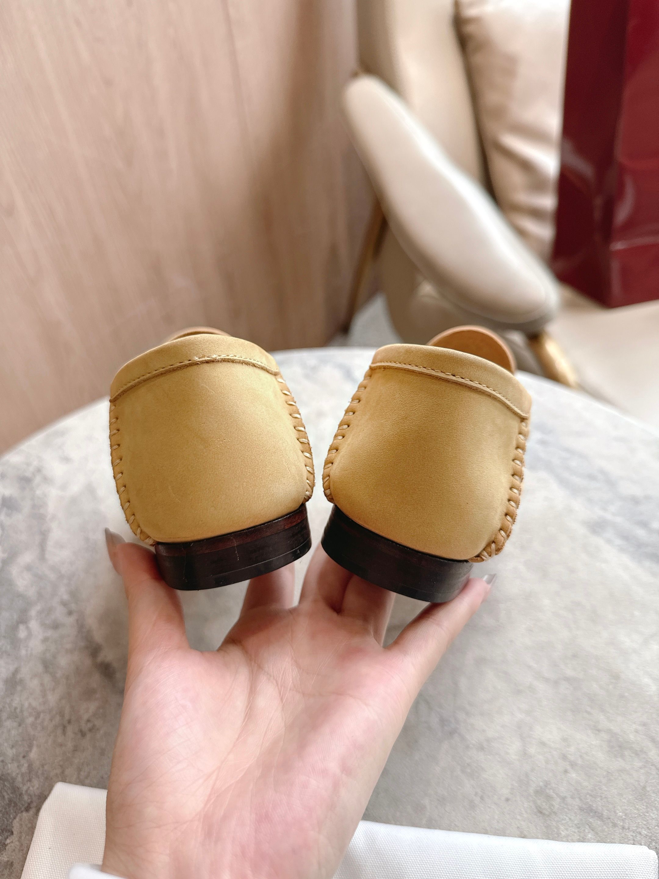 Gucci women's leather shoes-39