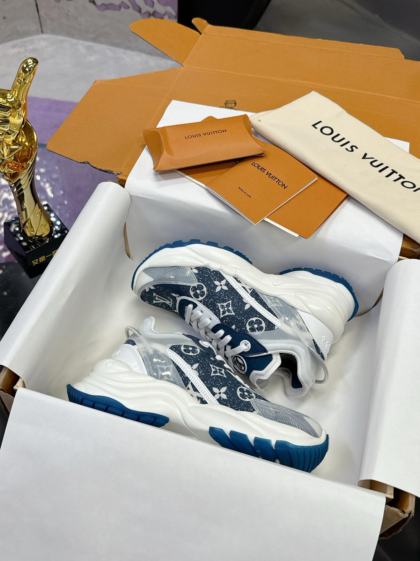Lv Sneakers-205
