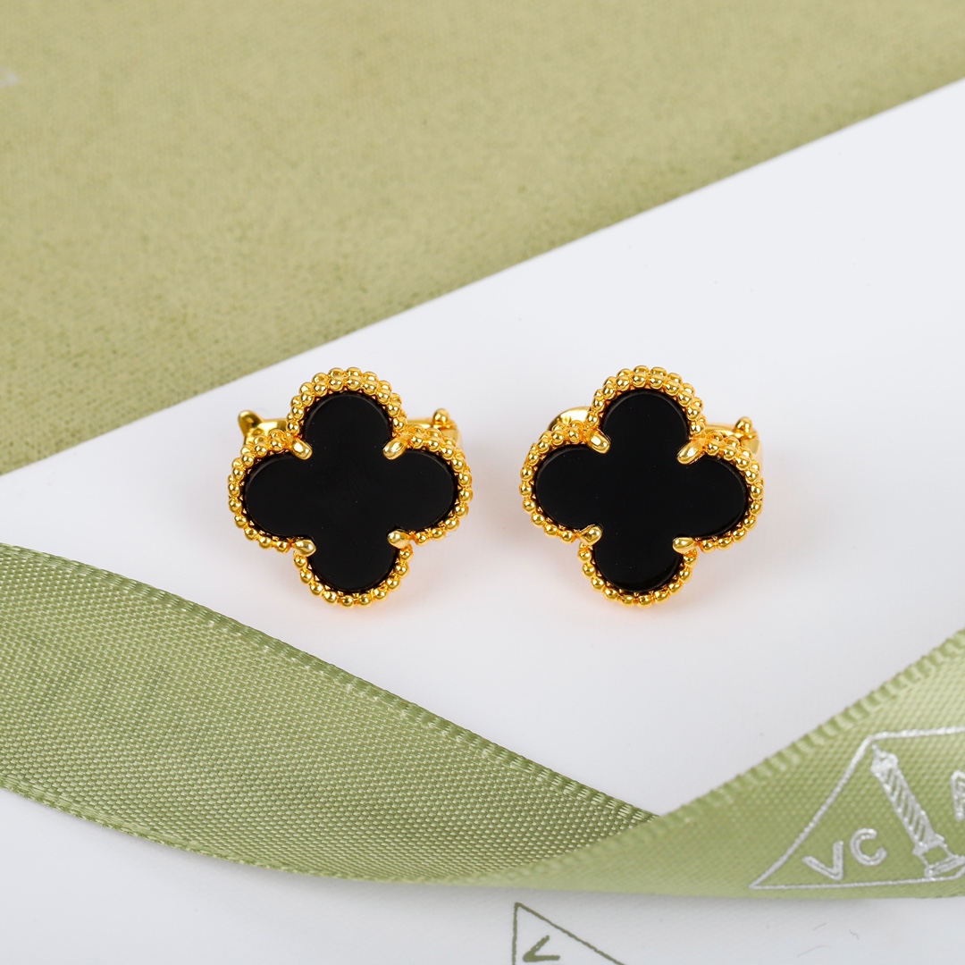 Van Cleef & Arpels earring-37