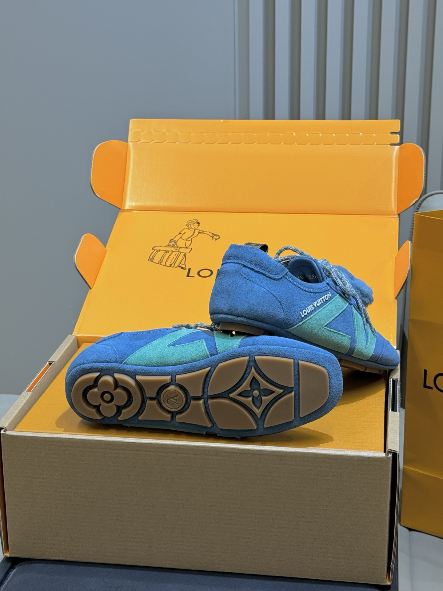 Lv Sneakers-233