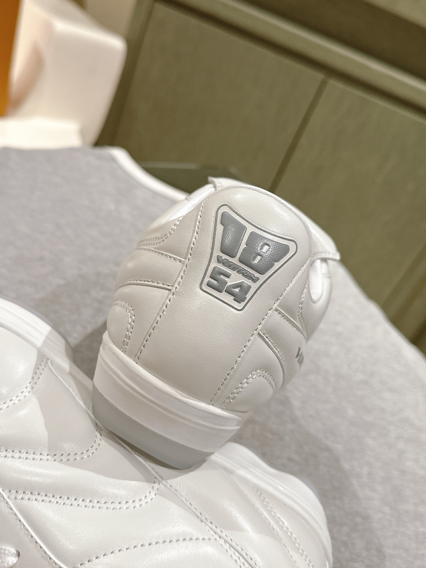 Lv Sneakers-238