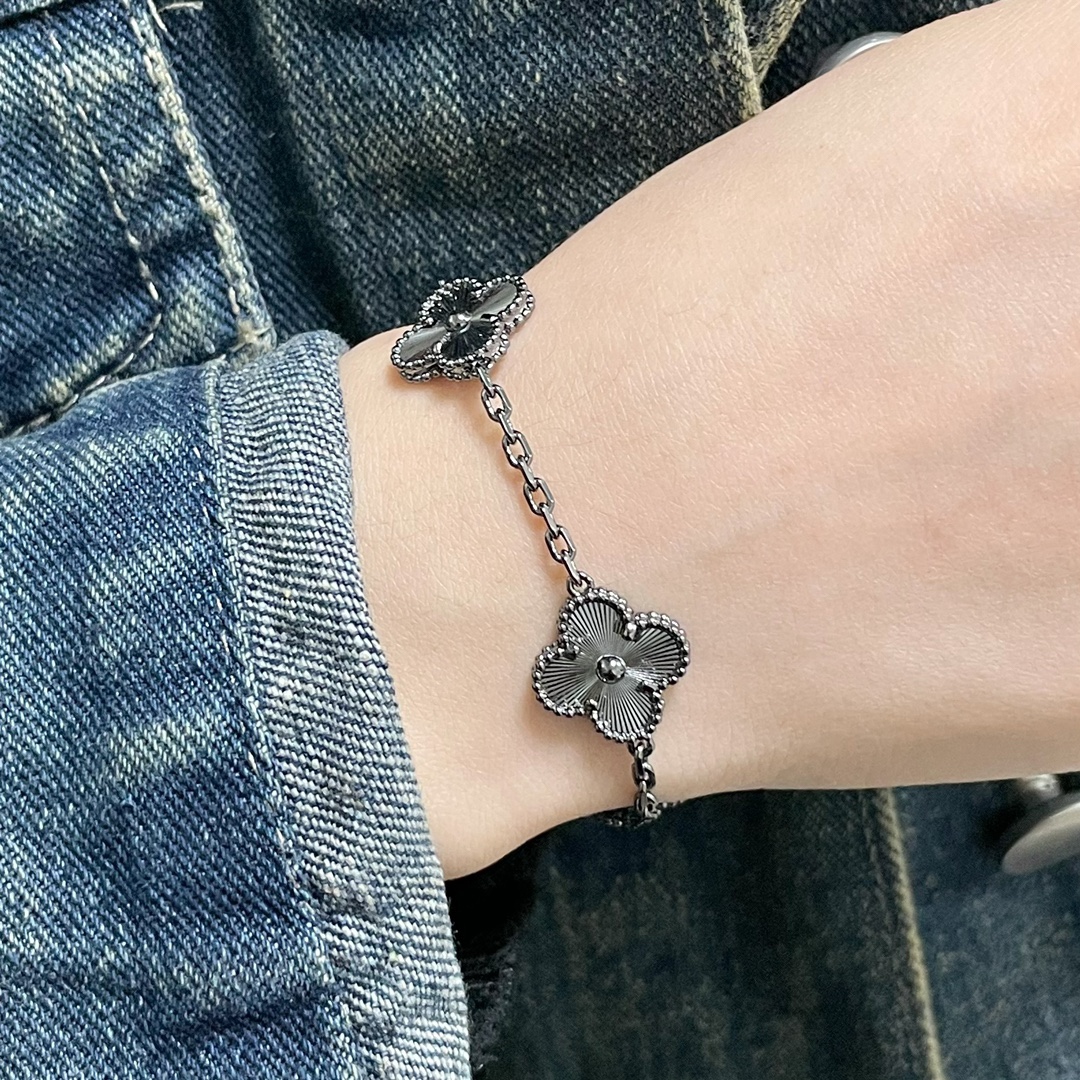 Van Cleef & Arpels Bracelet-87