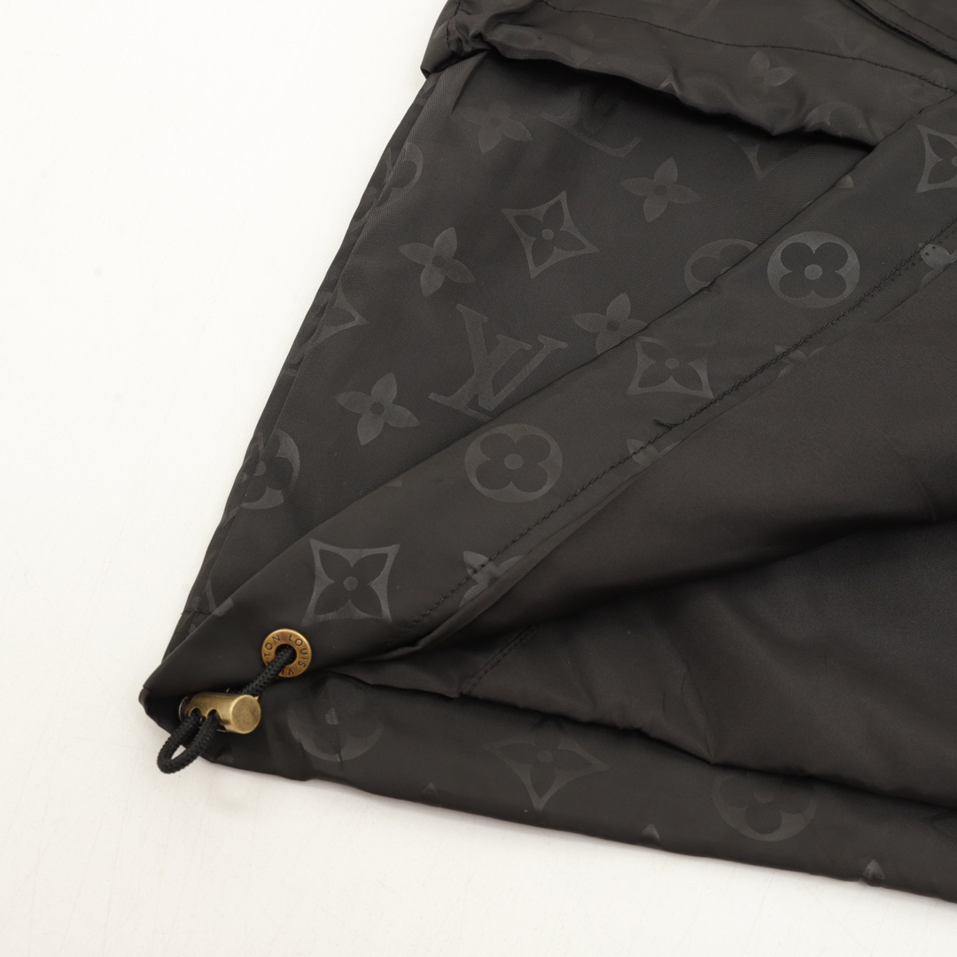 LV Clothing-339