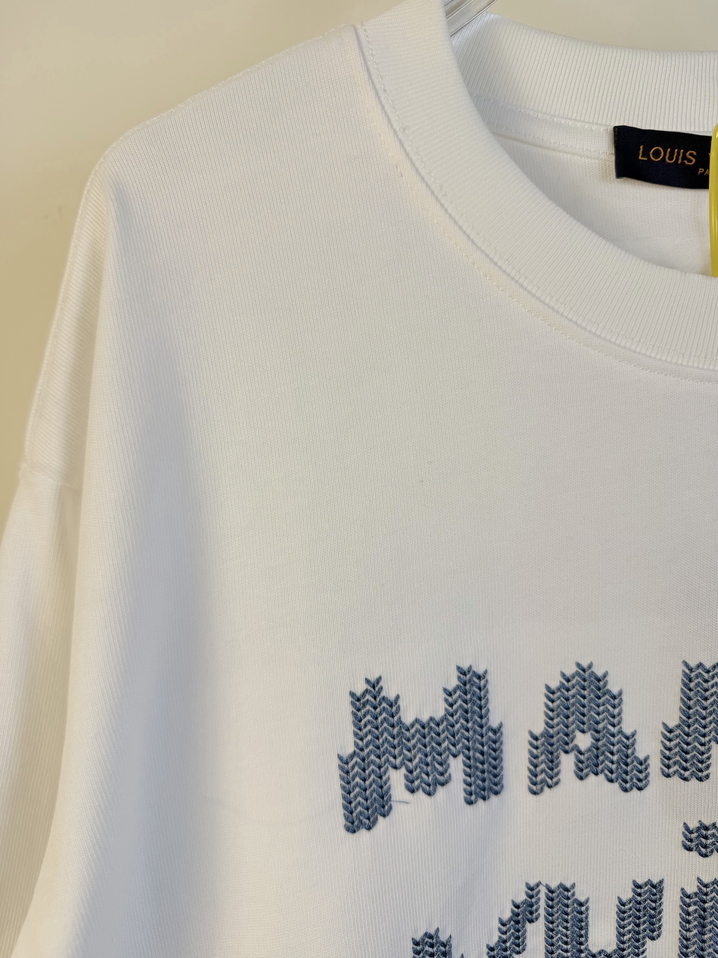 LV clothing-113