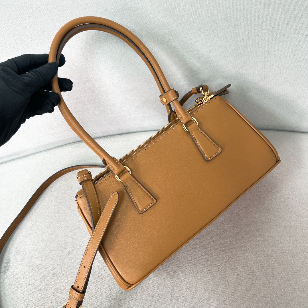 Prada bag-4