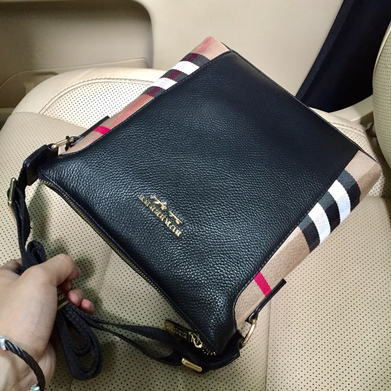 Burberry bag-131