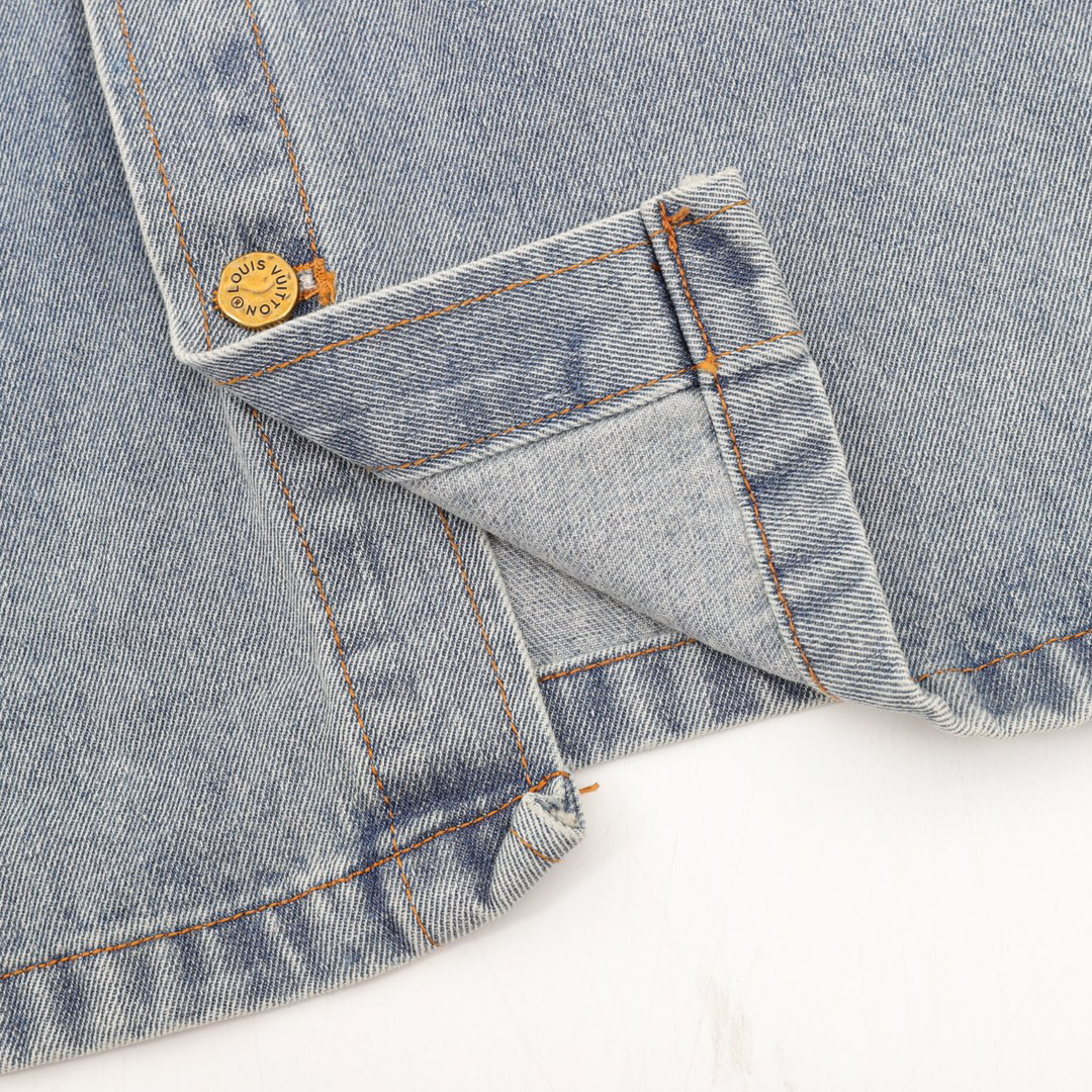 LV Clothing-331