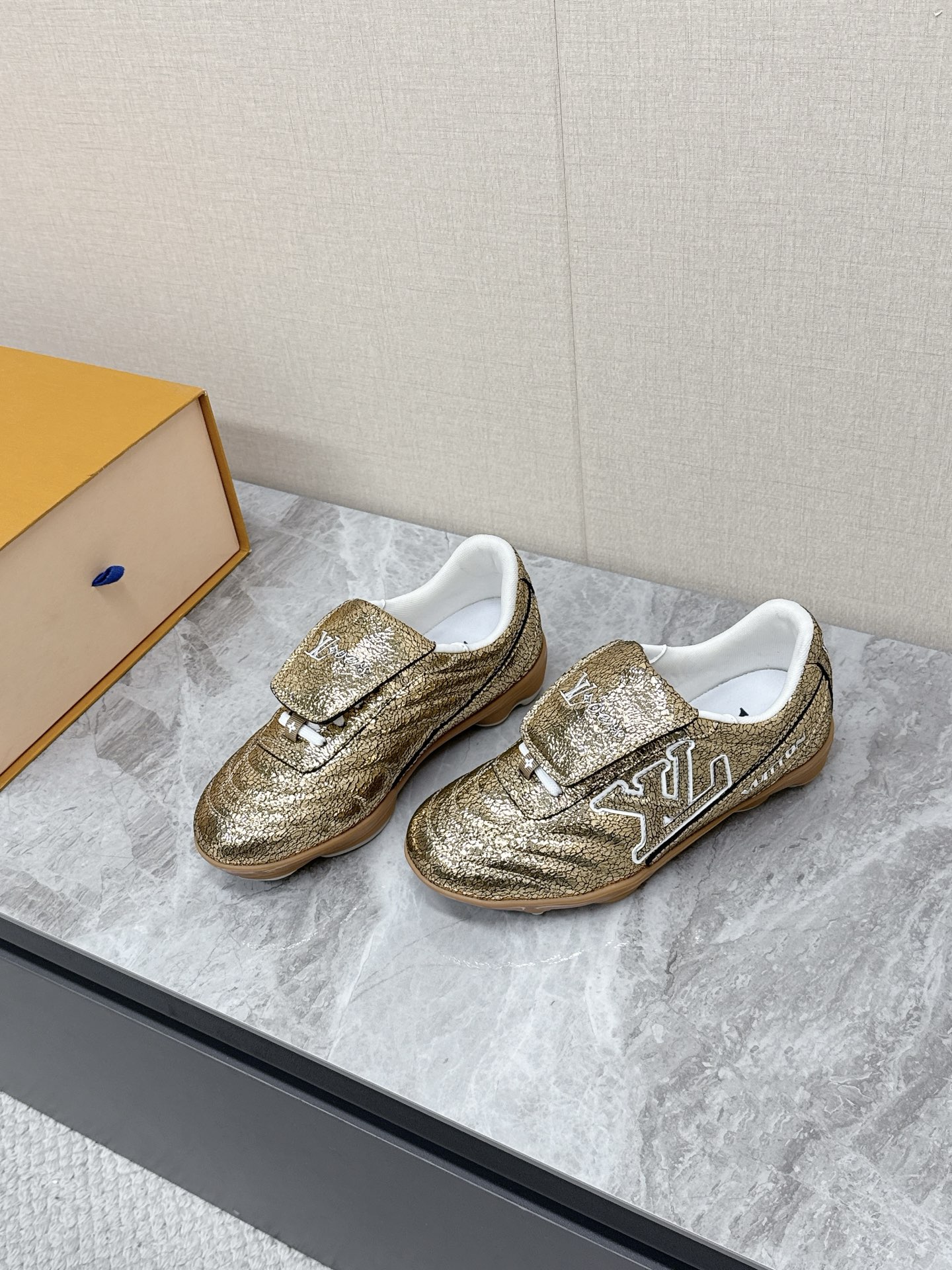 Lv Sneakers-237