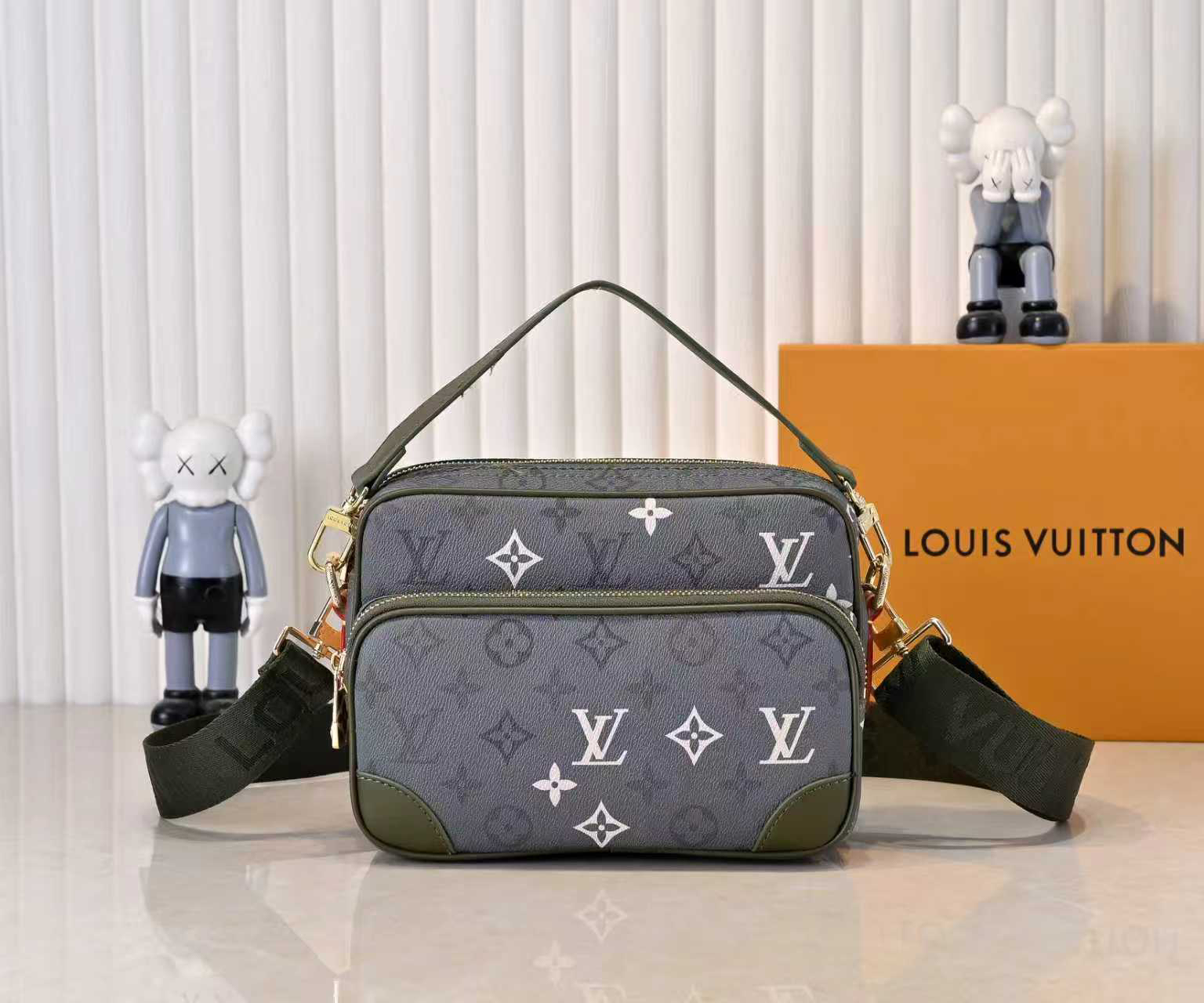 Louis Vuitton bag-135