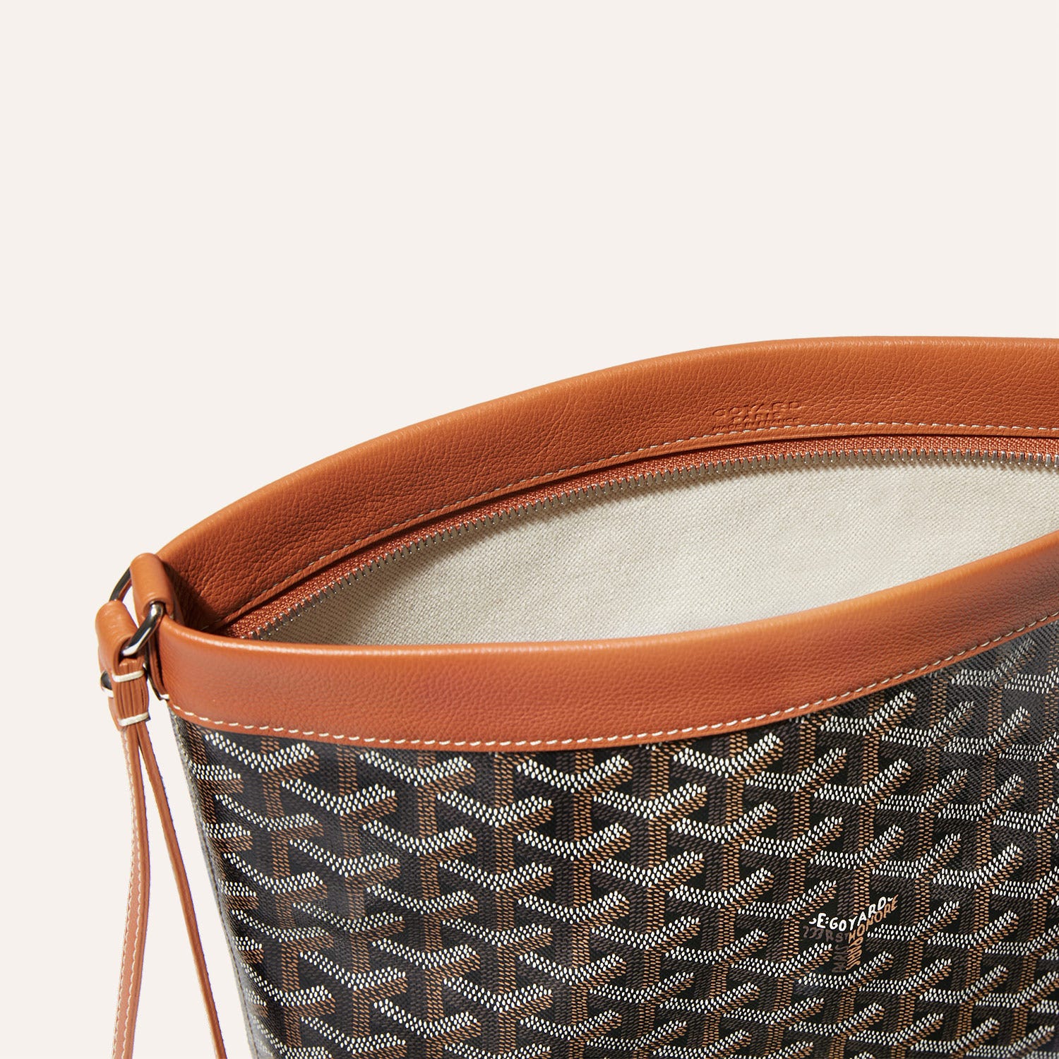 Conti pouch