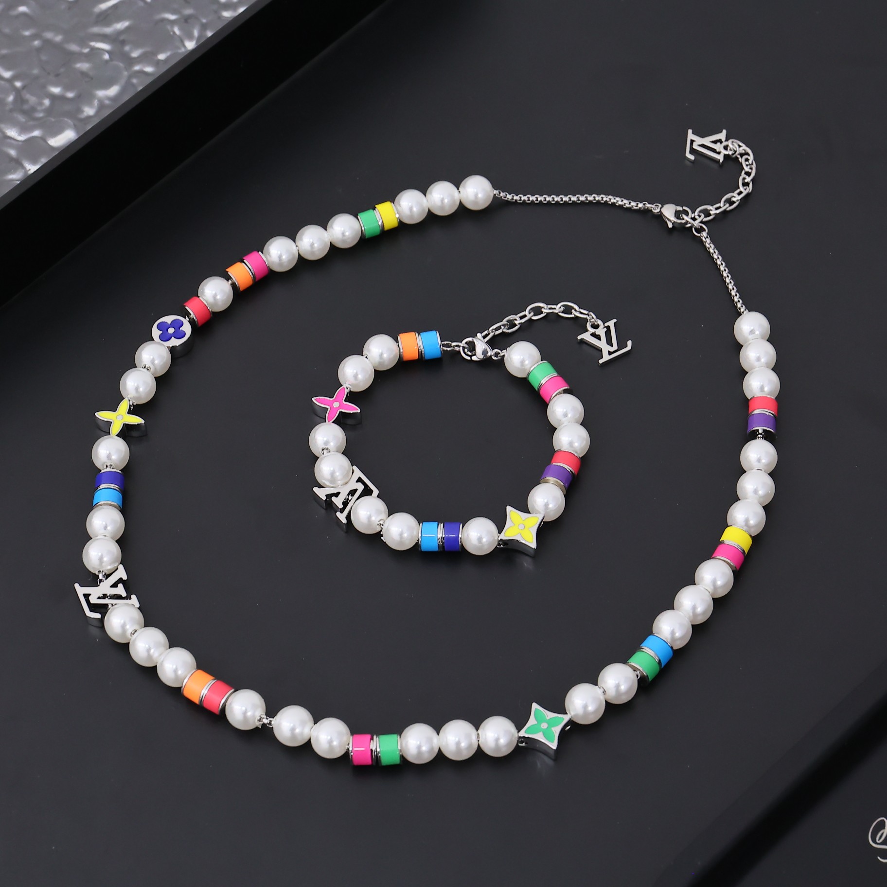 LV necklace-8