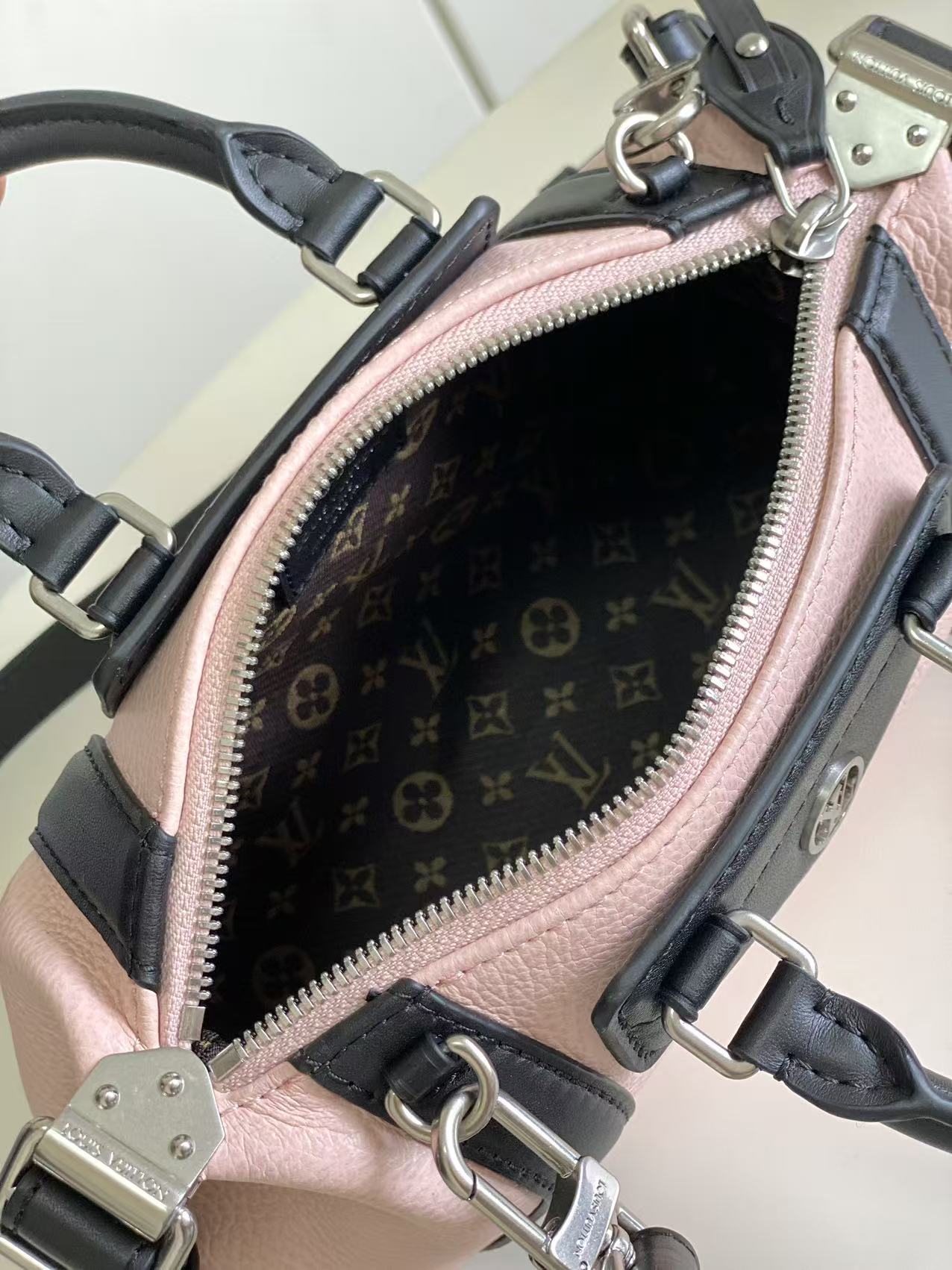 Louis Vuitton bag-198