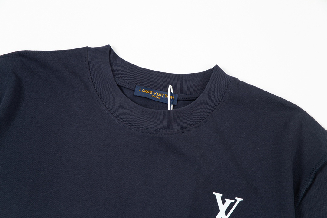 LV clothing-144
