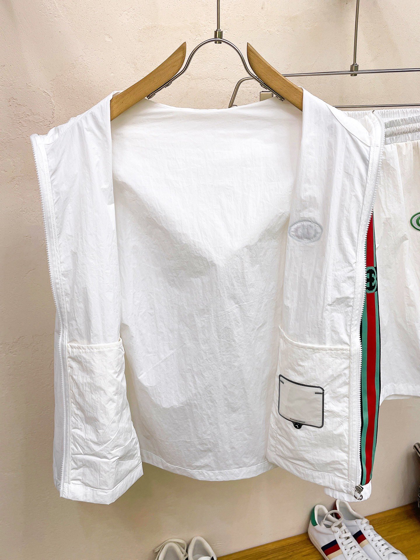 Gucci Clothing-351