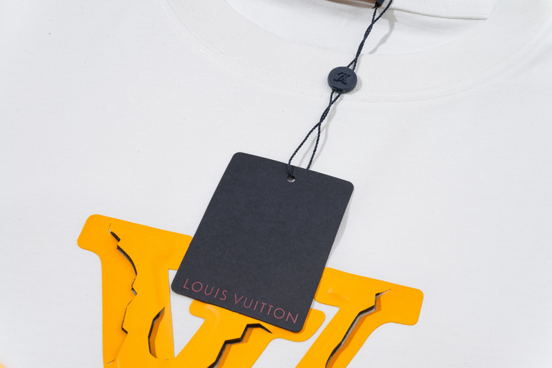 LV clothing-48