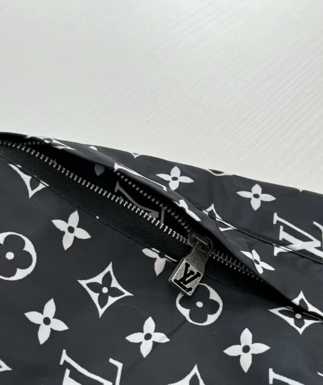 Gucci Clothing-332