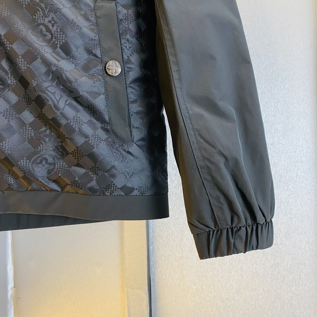 LV Clothing-289