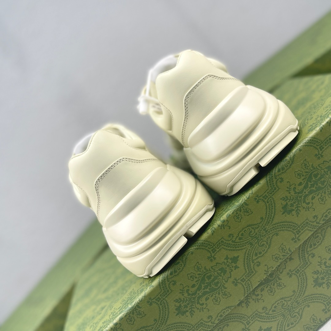 Gucci Sneakers-215