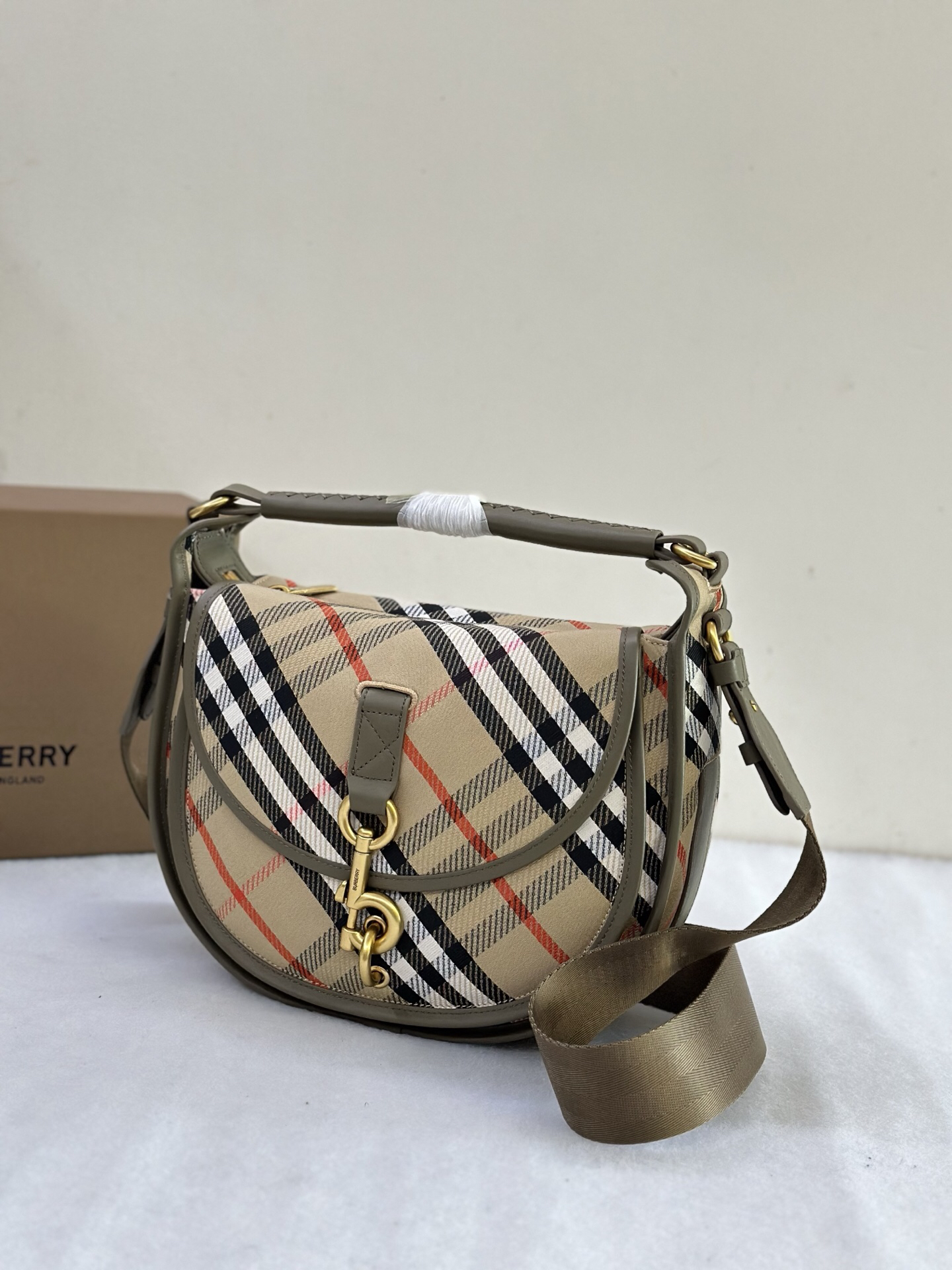 Burberry bag-136