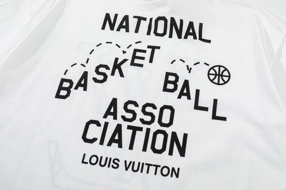 LV clothing-149