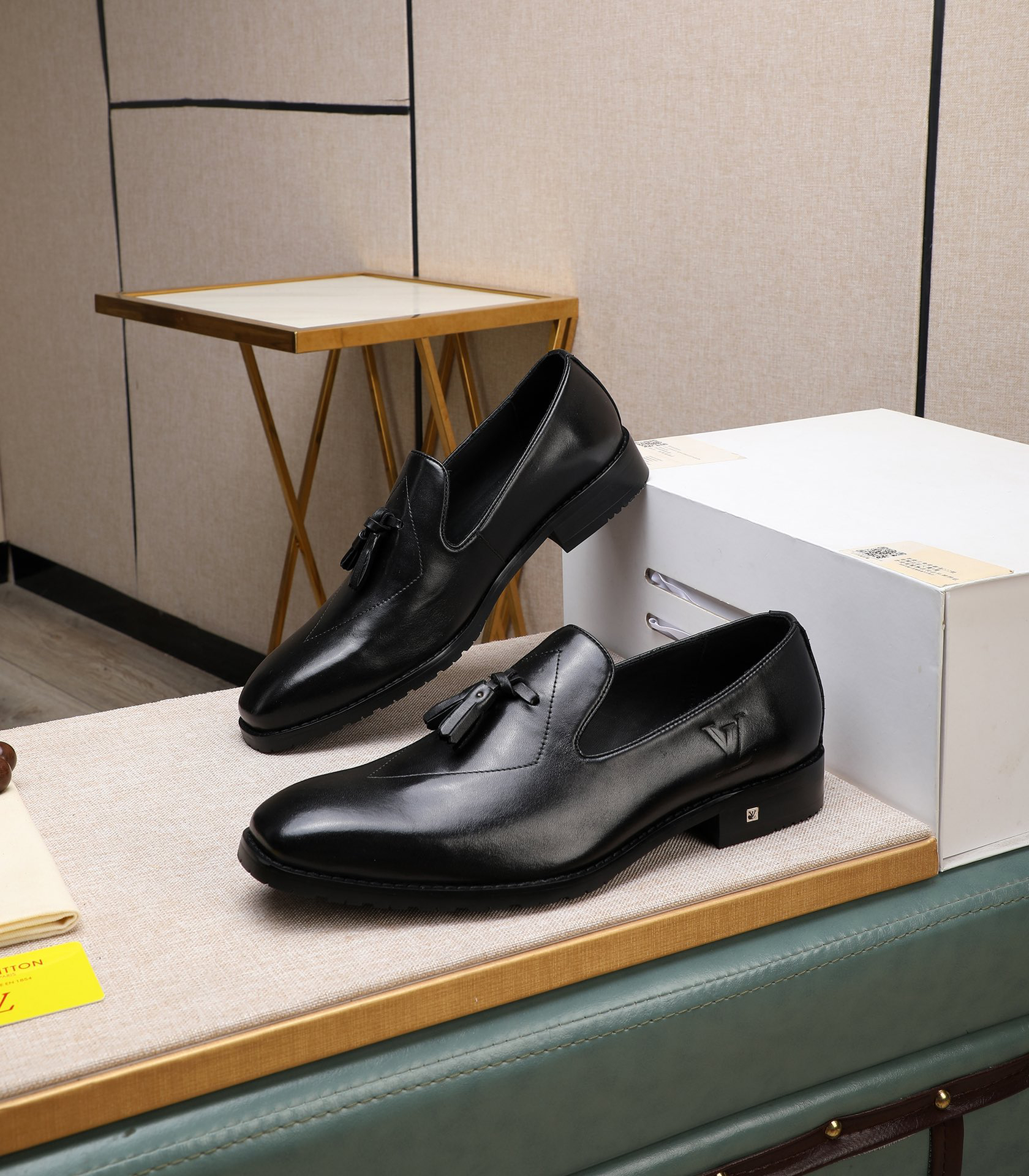 LV men's leather shoes-28