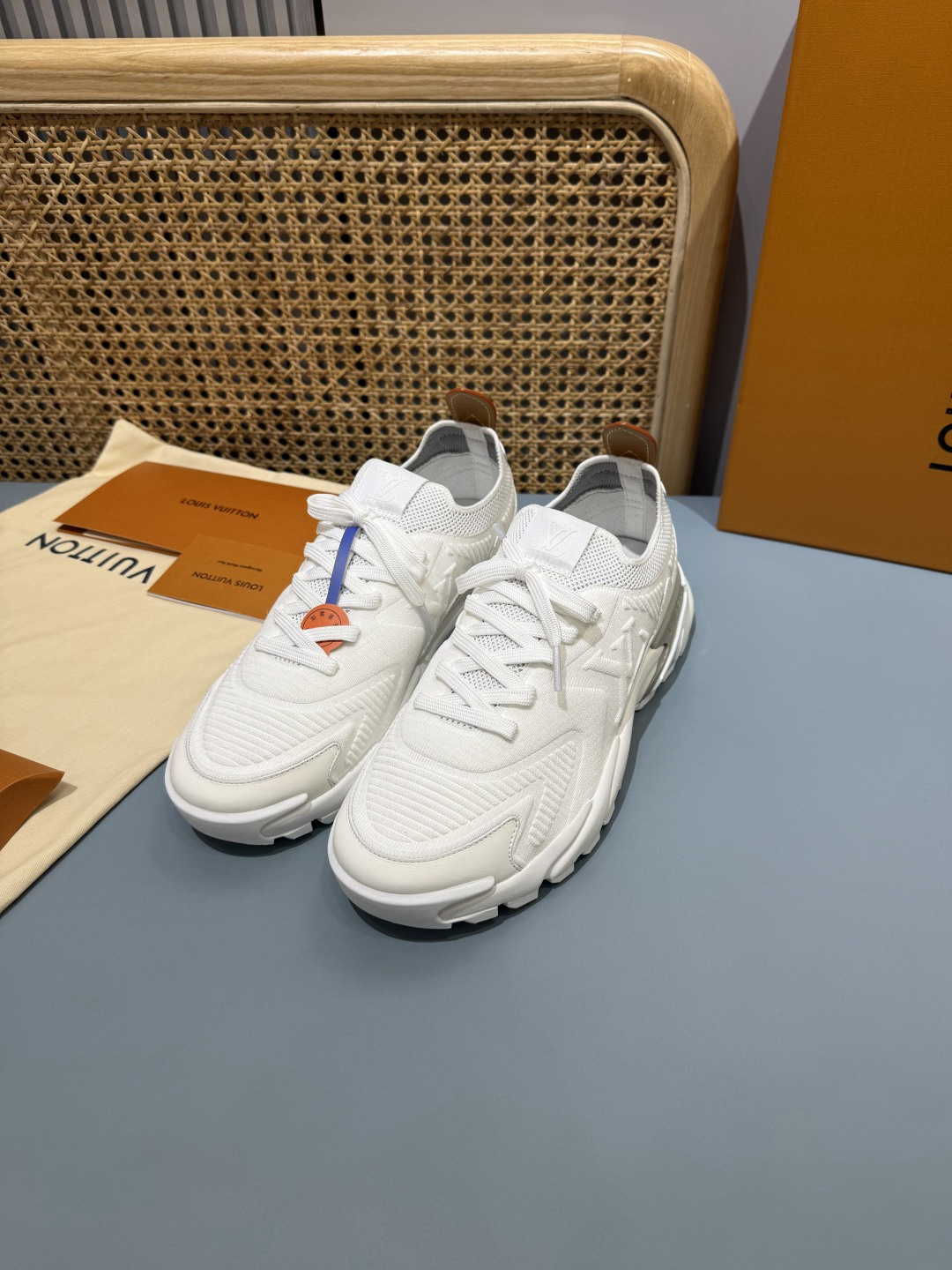 Lv Sneakers-190
