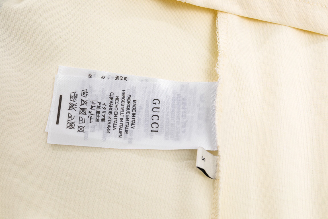 Gucci clothing-57