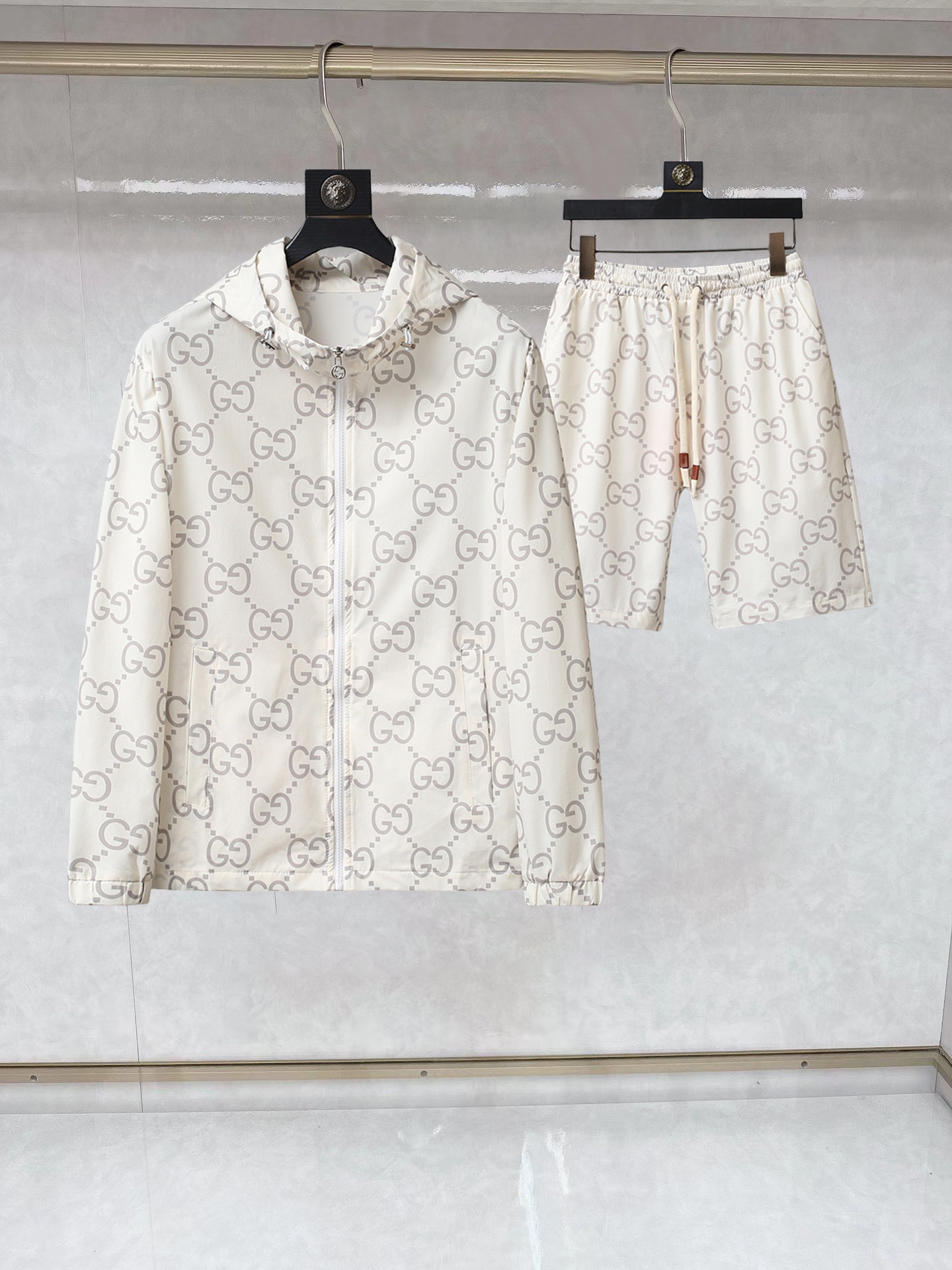 Gucci Clothing-324