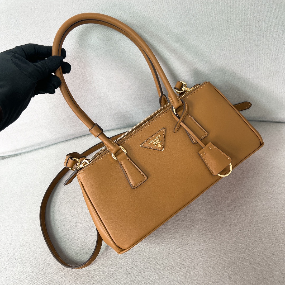 Prada bag-4