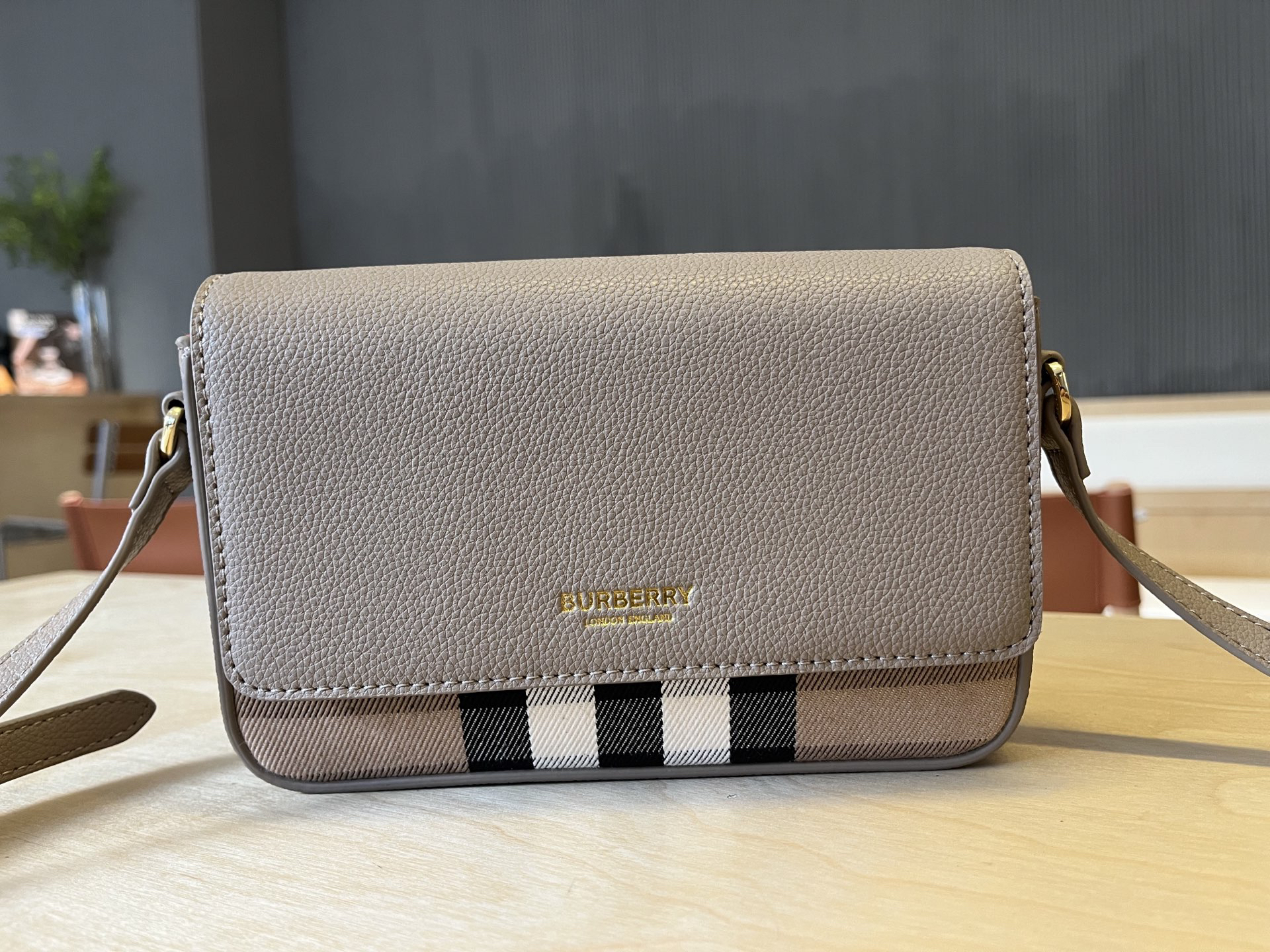 Burberry bag-133