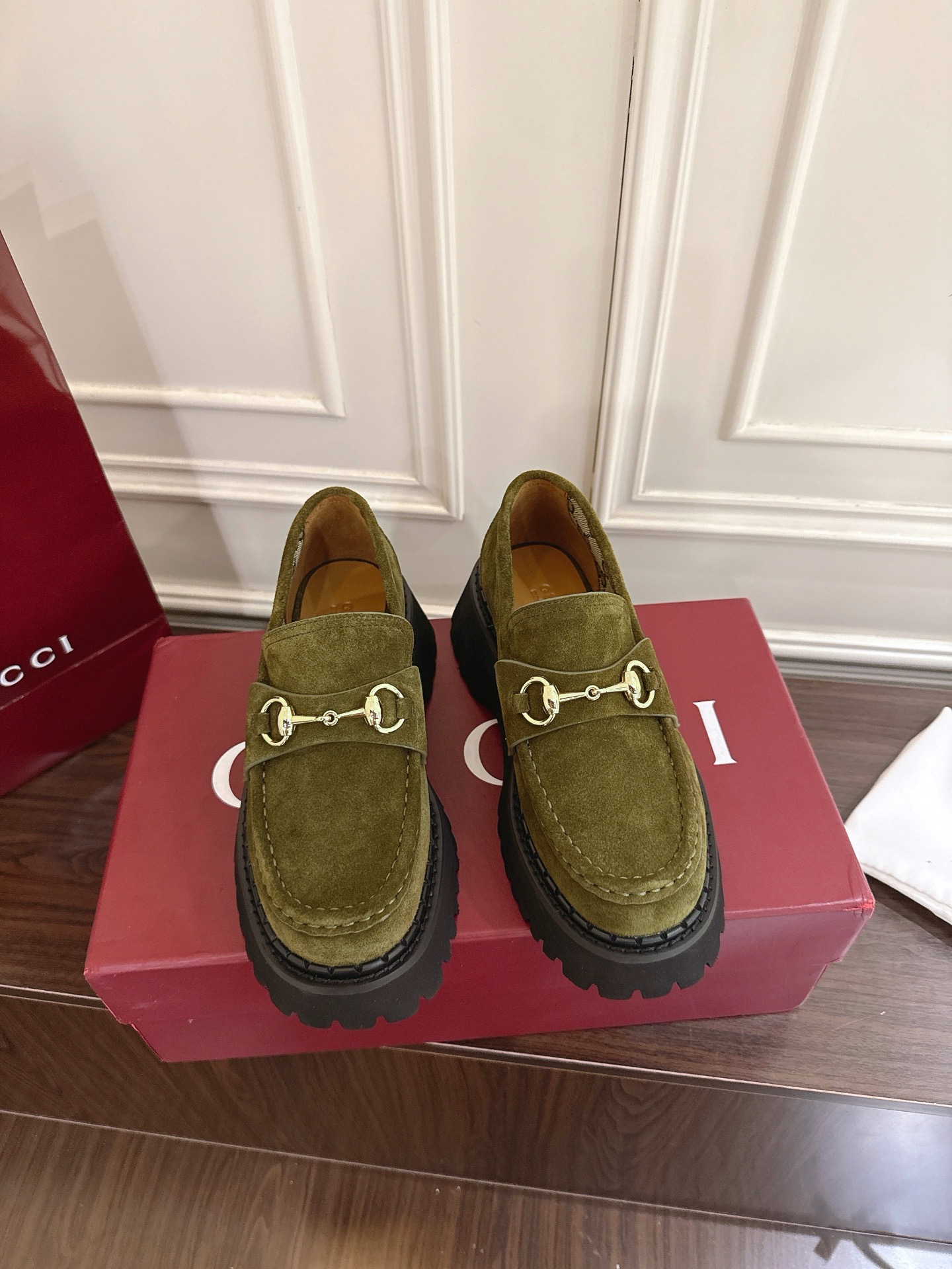 Gucci women's leather shoes-61
